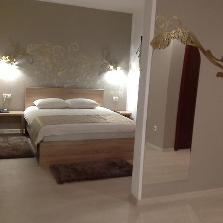 Hotel Royal Urziceni Extérieur photo