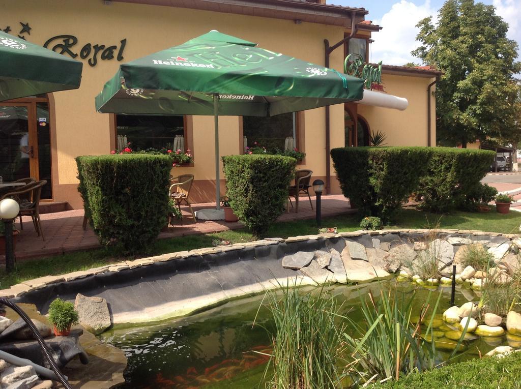 Hotel Royal Urziceni Extérieur photo