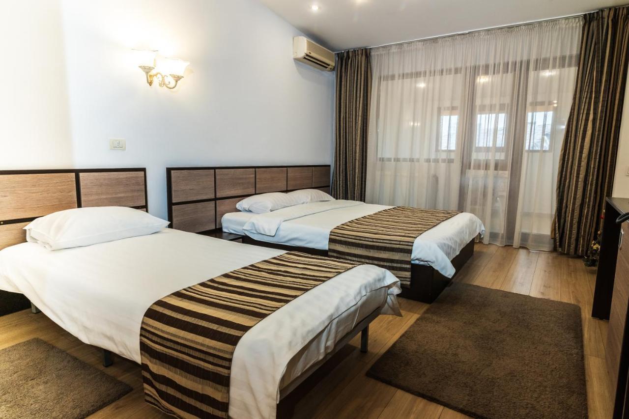 Hotel Royal Urziceni Extérieur photo
