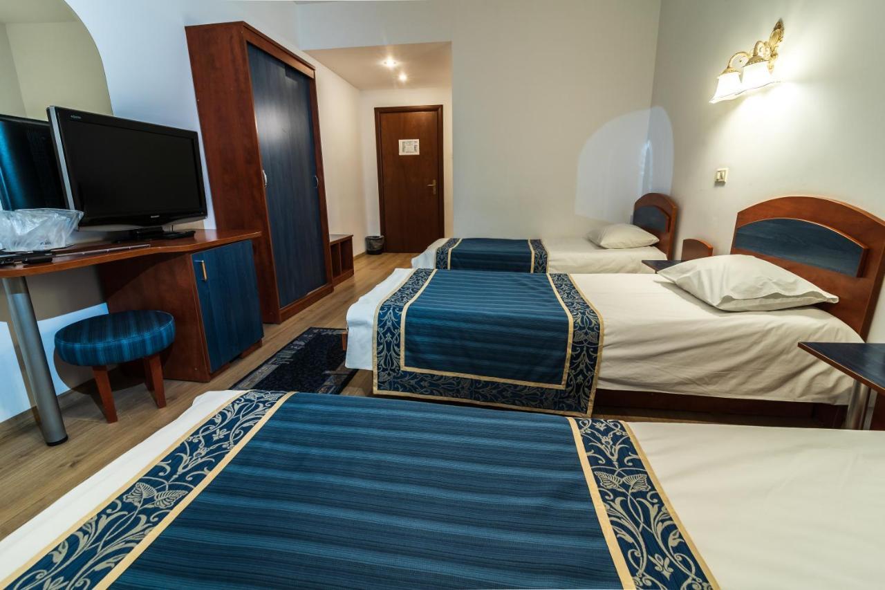 Hotel Royal Urziceni Extérieur photo