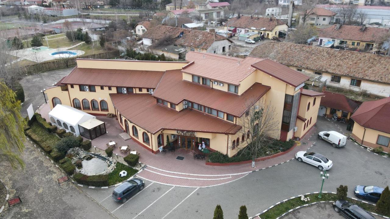 Hotel Royal Urziceni Extérieur photo