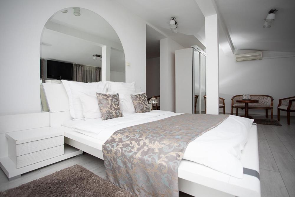 Hotel Royal Urziceni Extérieur photo