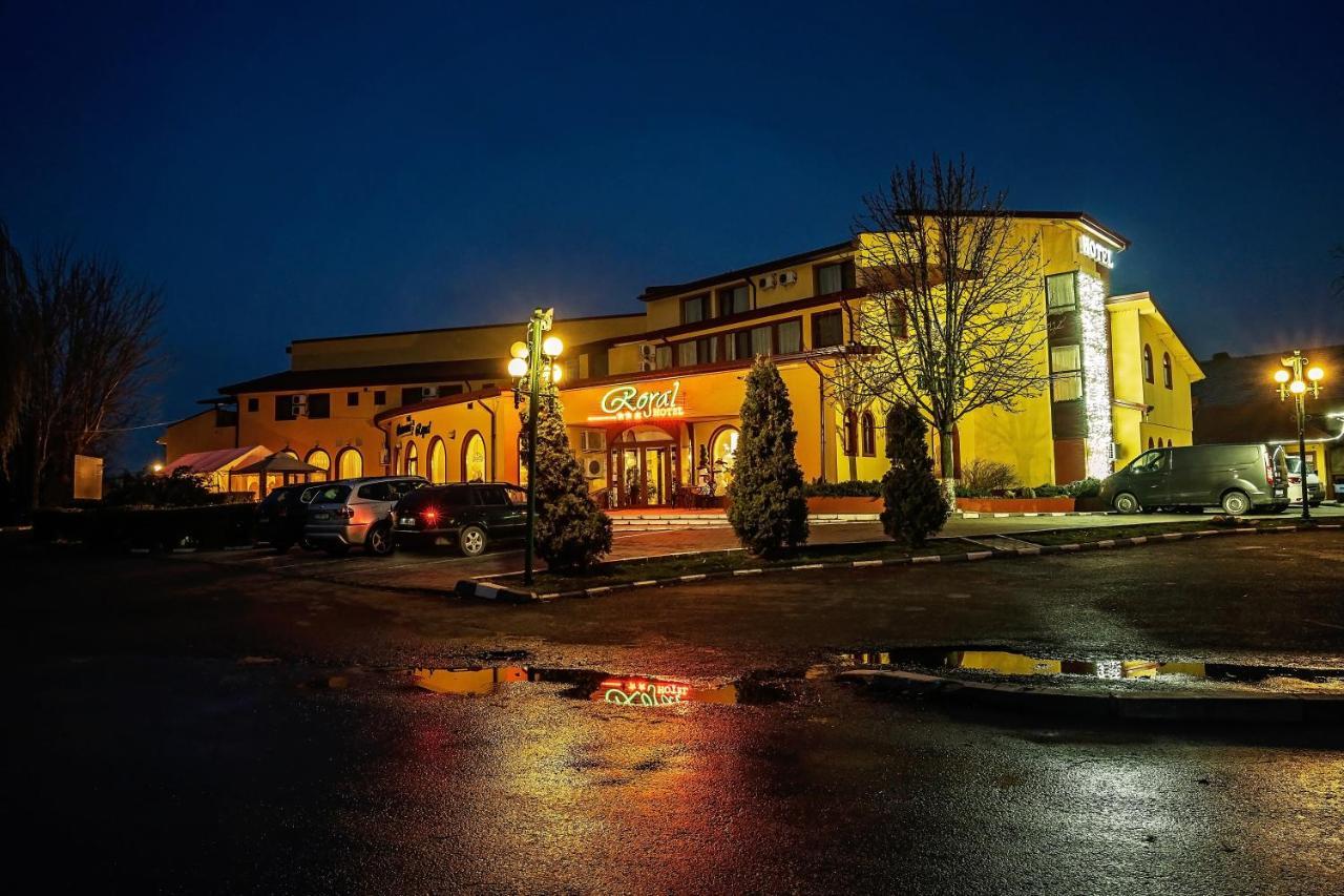 Hotel Royal Urziceni Extérieur photo