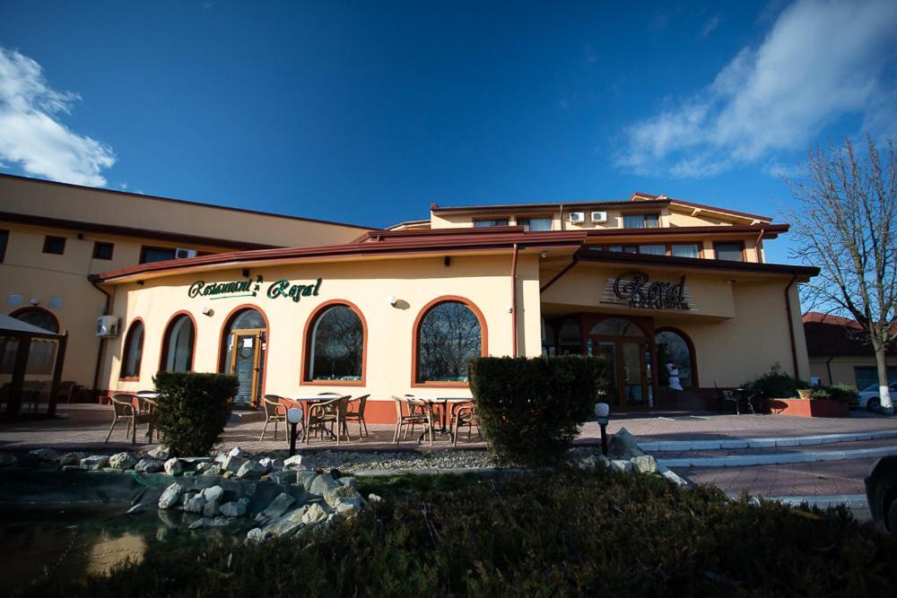 Hotel Royal Urziceni Extérieur photo