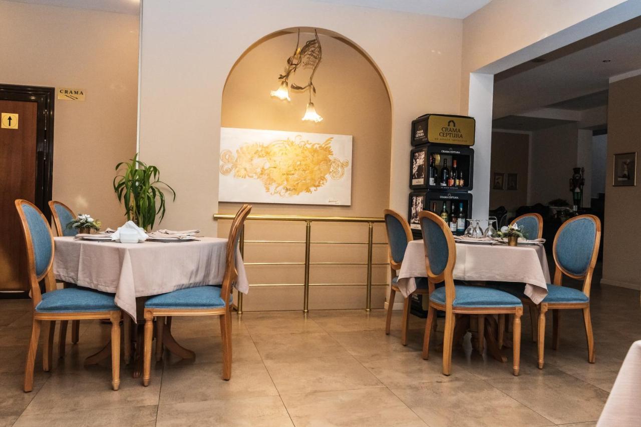 Hotel Royal Urziceni Extérieur photo