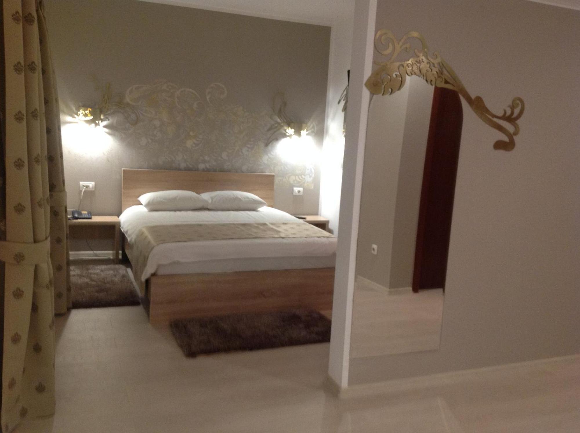 Hotel Royal Urziceni Extérieur photo