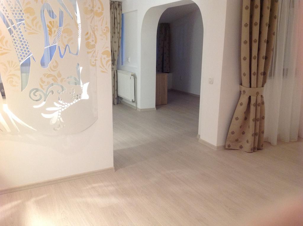 Hotel Royal Urziceni Extérieur photo