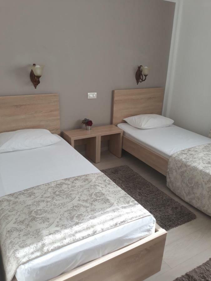 Hotel Royal Urziceni Extérieur photo